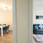Central Windsor Stunning 4 Bedroom Spacious Modern House