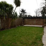 Central Windsor Stunning 4 Bedroom Spacious Modern House