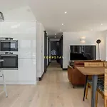 Luxury Lodge River Thames - Windsor Marina - Parking