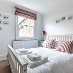 Windsor Town Centre Victorian Townhouse Sleeps 6