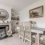 Windsor Town Centre Victorian Townhouse Sleeps 6