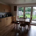 Comfy 3 Bed House Near Windsor Castle And Legoland