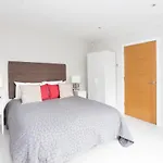 Stunning Central Windsor Town House With Parking