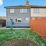 Lovely 3 Bed In Windsor - Parking & Garden