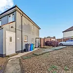 Lovely 3 Bed In Windsor - Parking & Garden