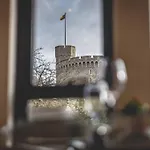 Hidden Gem With Windsor Castle Views & Parking