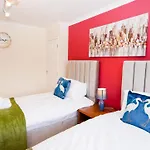 E2M Stays The Elizabeth 4Bed House Windsor , Legoland