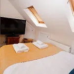 E2M Stays The Elizabeth 4Bed House Windsor , Legoland