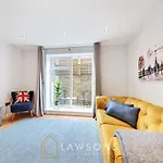 Stylish Living By Lawsons - Parking & 3 En Suites