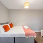 Cosy Home In Central Windsor & Free Parking
