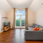 Cosy Home In Central Windsor & Free Parking