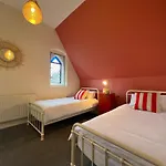 Incredible 3 Bedrooms Windsor Home, Free Parking - A Blend Of Luxury And Character - Incredible Location - Windsor Castle, Ascot, Legoland, Heathrow Airport