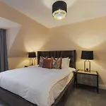 2Br Luxury Penthouse, Cinema Room, Private Parking