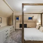3Br Retreat, Allocated Parking, Private Garden