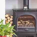 7 Sleeper Cosy Home In Windsor Parking & Legoland