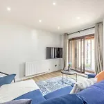 Cozy 2Br, 2-Min Walk To Windsor Castle