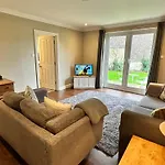 Lord Raglan House One Bedroom With Parking