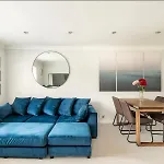 Pass The Keys Bright And Spacious Apartment-Unbeatable Location!