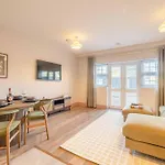 Garden Flat - 2 Bed 2 Bath - Allocated Parking