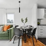 Caya Living New Luxe 2Br Apartment In Central Windsor Berkshire - Legoland - Windsor Castle - Heathrow Sleeps 6 - Private Gated Parking