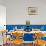 Charming Windsor Cottage With Free Parking That Is Perfect For Relaxation