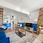 Charming Windsor Cottage With Free Parking That Is Perfect For Relaxation