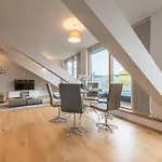Hampden Apartments - The Victoria