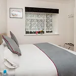 Oyo Vale Lodge