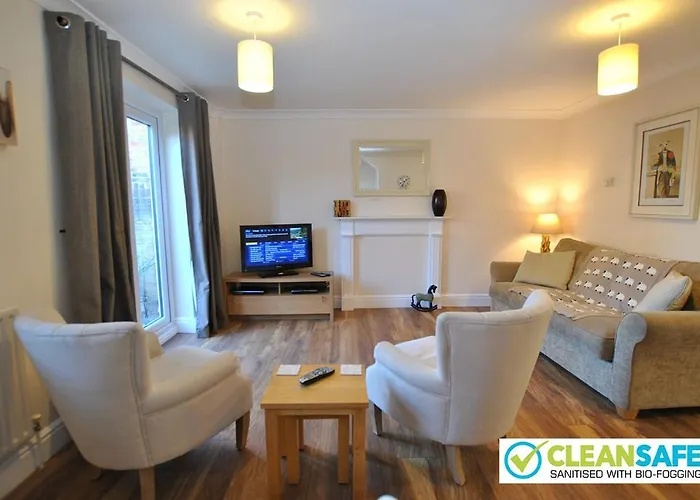 Garfield Place Cosy 2-Bedroom Cottage Central Windsor With Parking