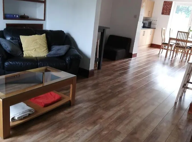 Comfy 3 Bed House Near Windsor Castle And Legoland