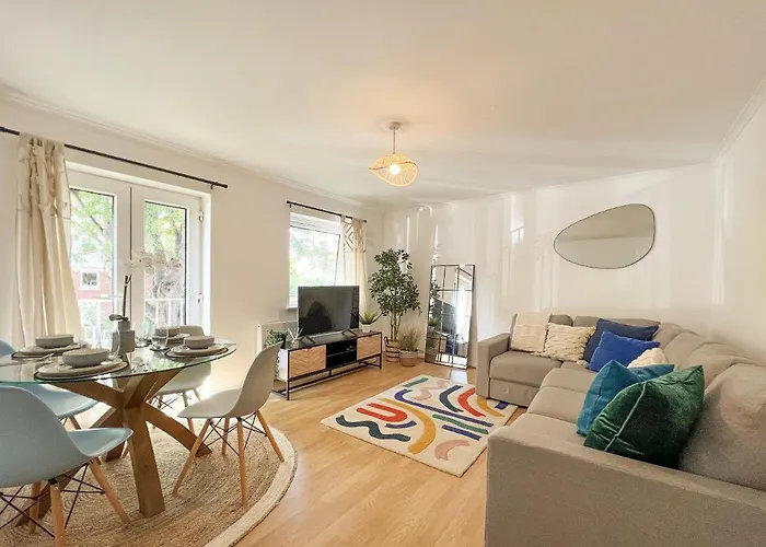 Beautiful Windsor 2 Bed, Perfect Location, 5 Mins Walk To Centre, Free Parking, Legoland, Ascot