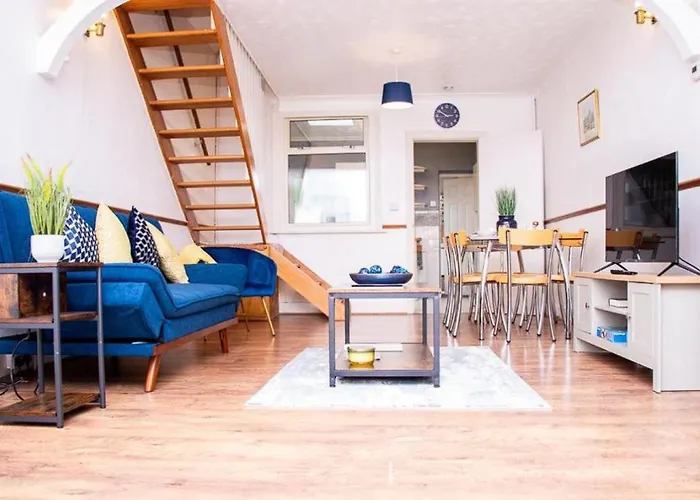 Charming Windsor Cottage With Free Parking That Is Perfect For Relaxation