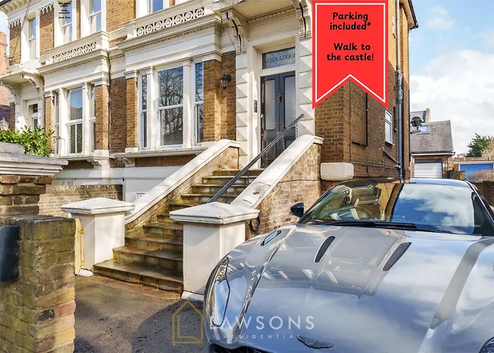 Stylish Living By Lawsons - Parking & 3 En Suites