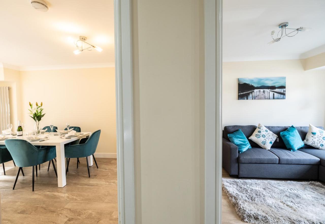 Holiday home Stunning 4 Bedroom Spacious Modern House Windsor