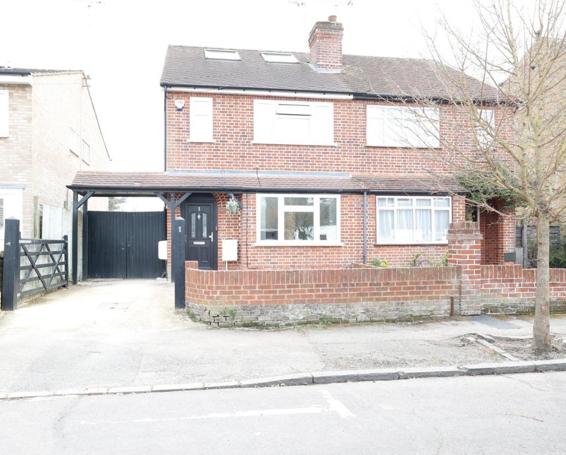 Stunning 4 Bedroom Spacious Modern House