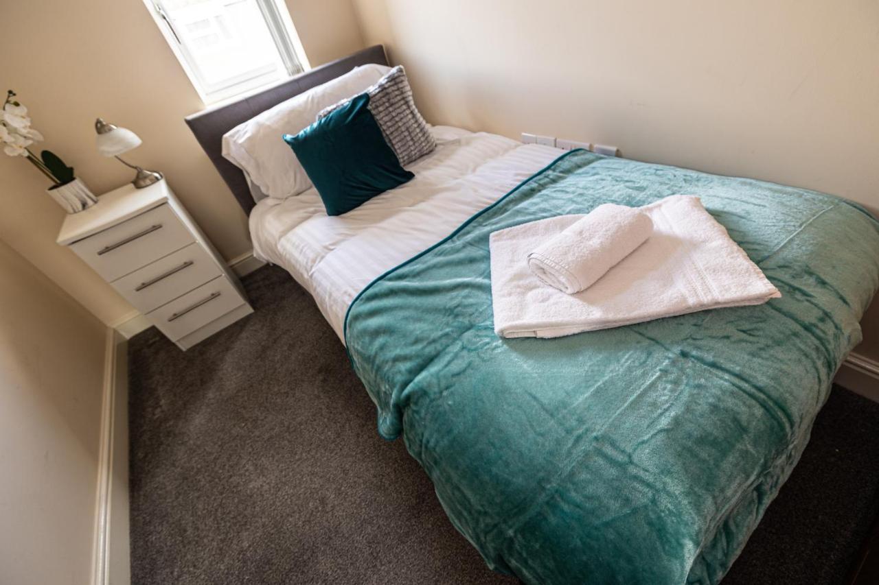 Stunning 4 Bedroom Spacious Modern House Holiday home Windsor