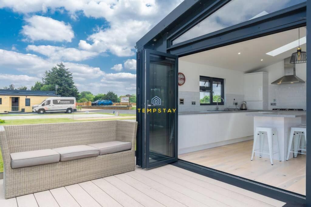 Luxury River Thames - Marina - Parking Holiday home *