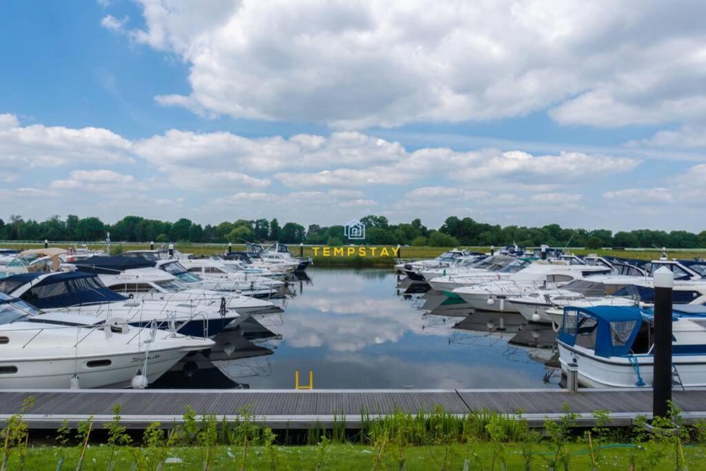 Holiday home Luxury River Thames - Marina - Parking Windsor