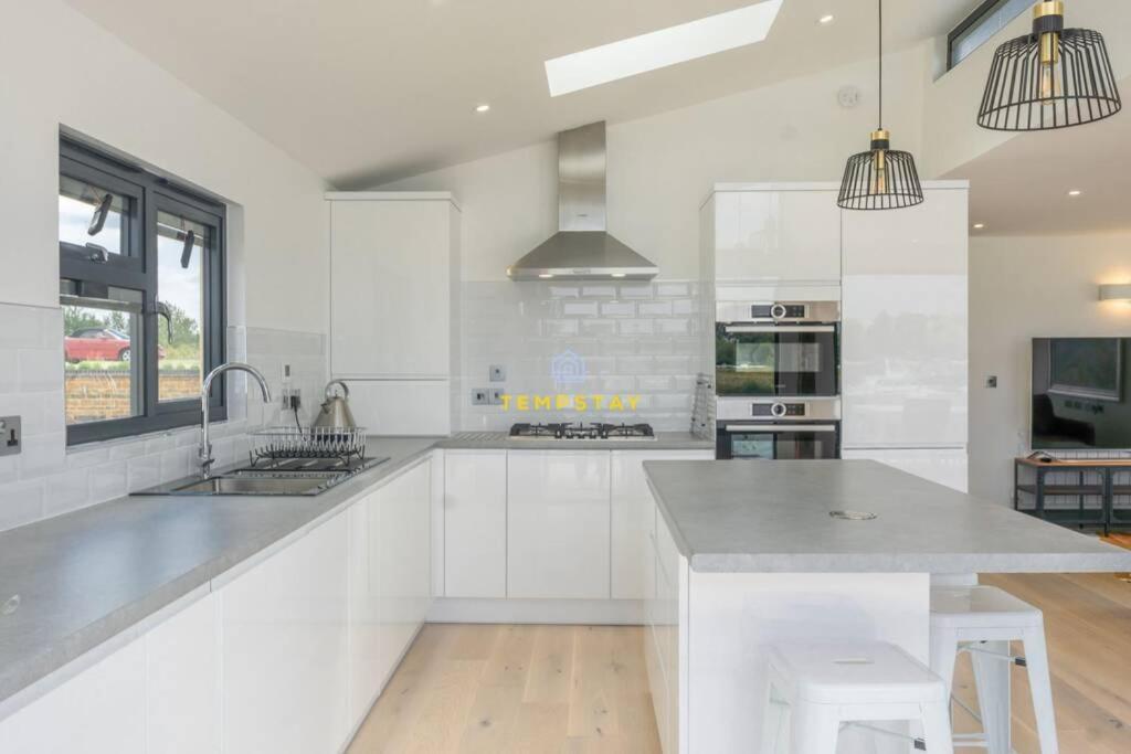 Holiday home Luxury River Thames - Marina - Parking Windsor
