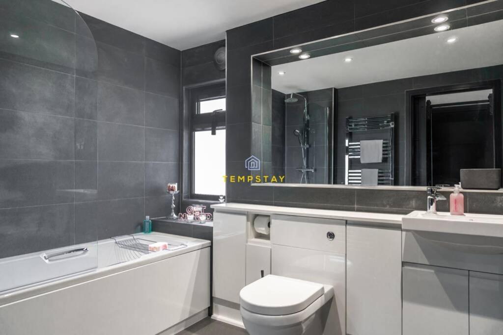 Luxury River Thames - Marina - Parking Holiday home Windsor