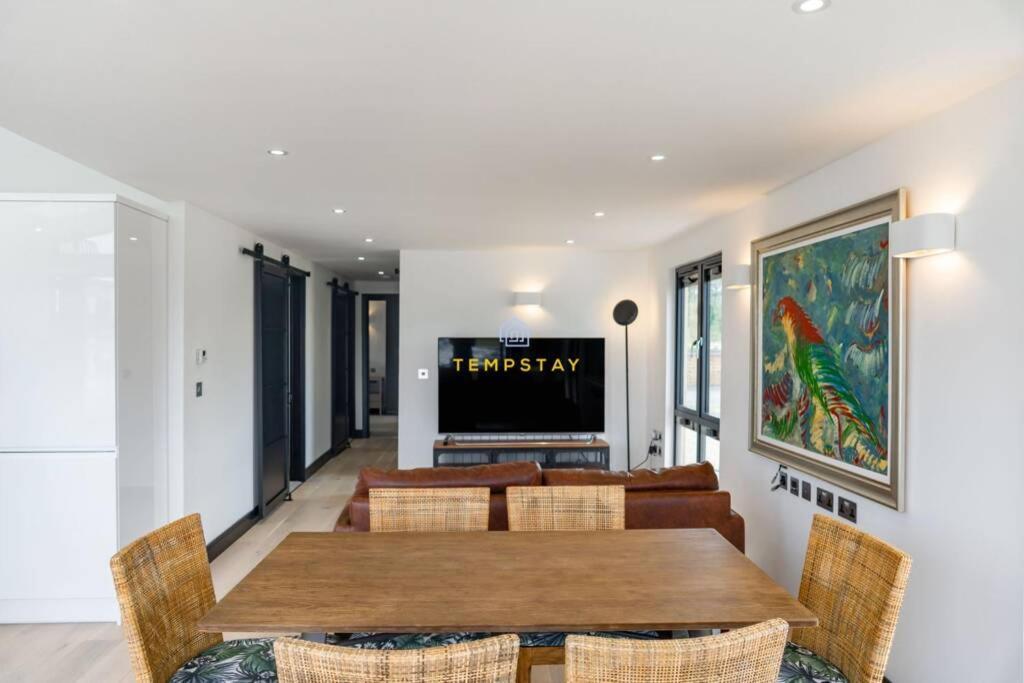 Luxury River Thames - Marina - Parking Holiday home Windsor
