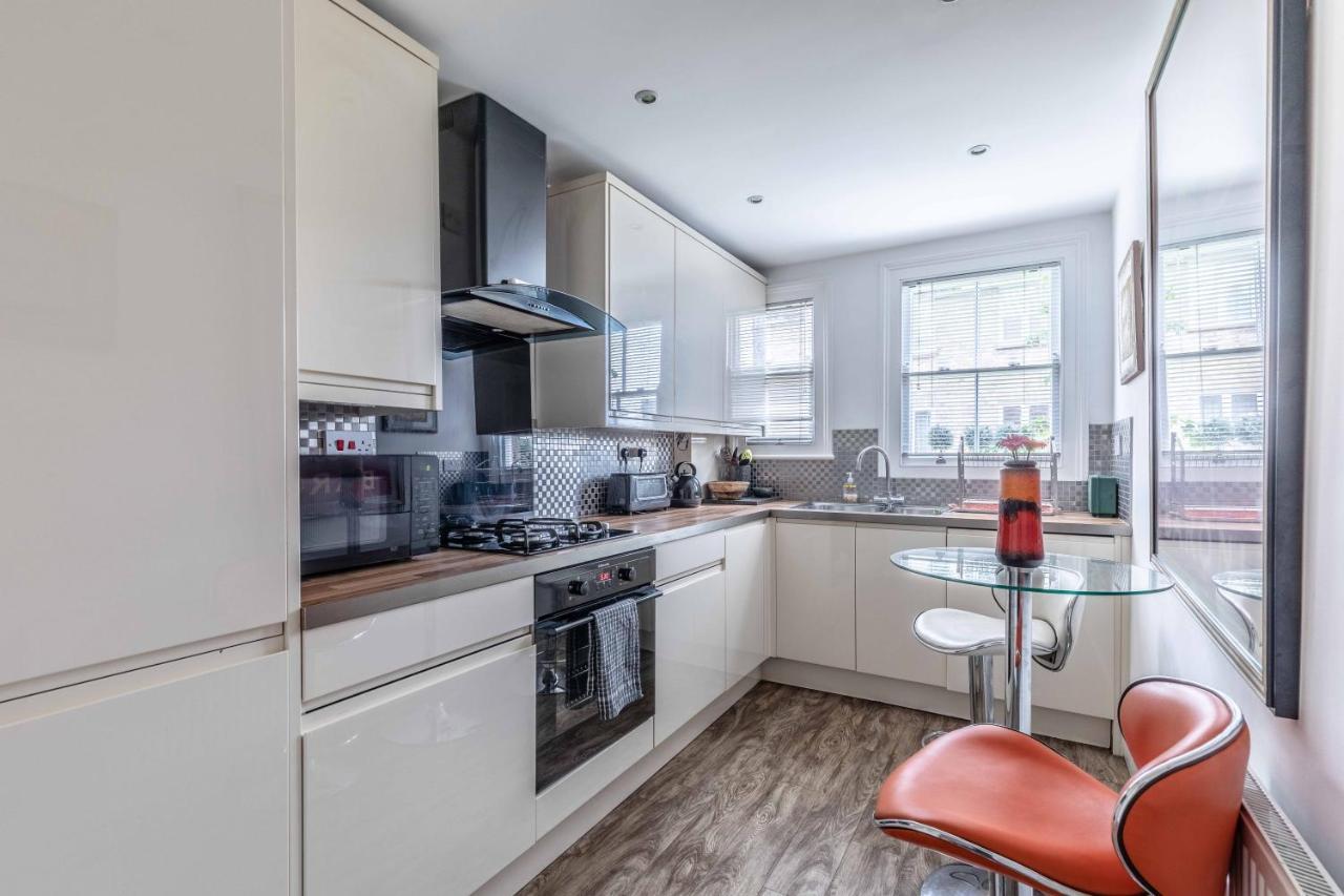 Town Centre Victorian Townhouse Sleeps 6 Windsor