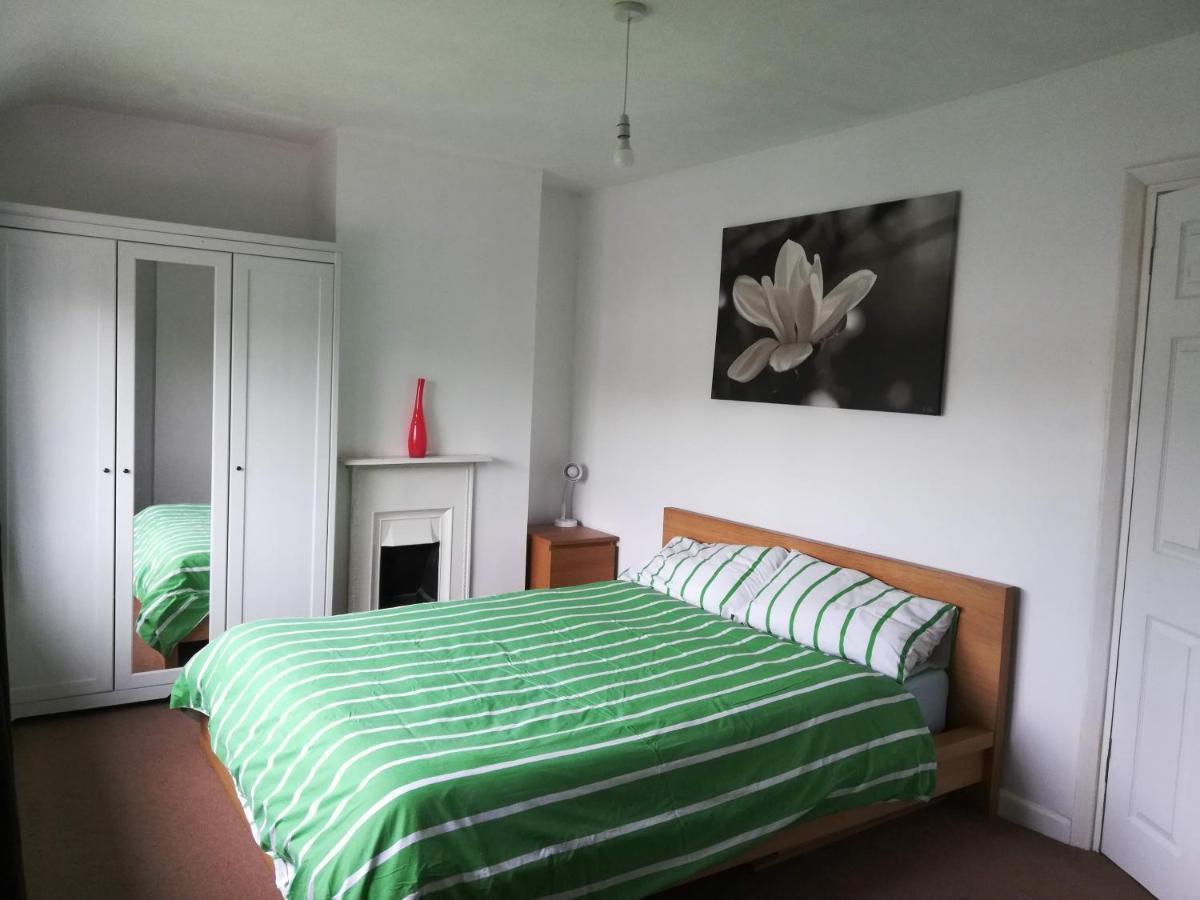 Comfy 3 Bed House Near Castle And Legoland Holiday home Windsor