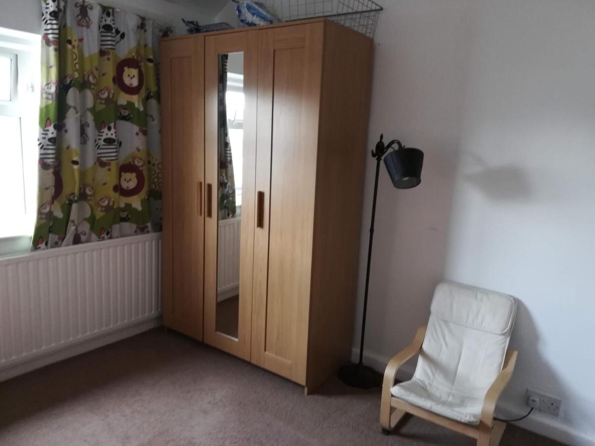 Comfy 3 Bed House Near Castle And Legoland Holiday home Windsor