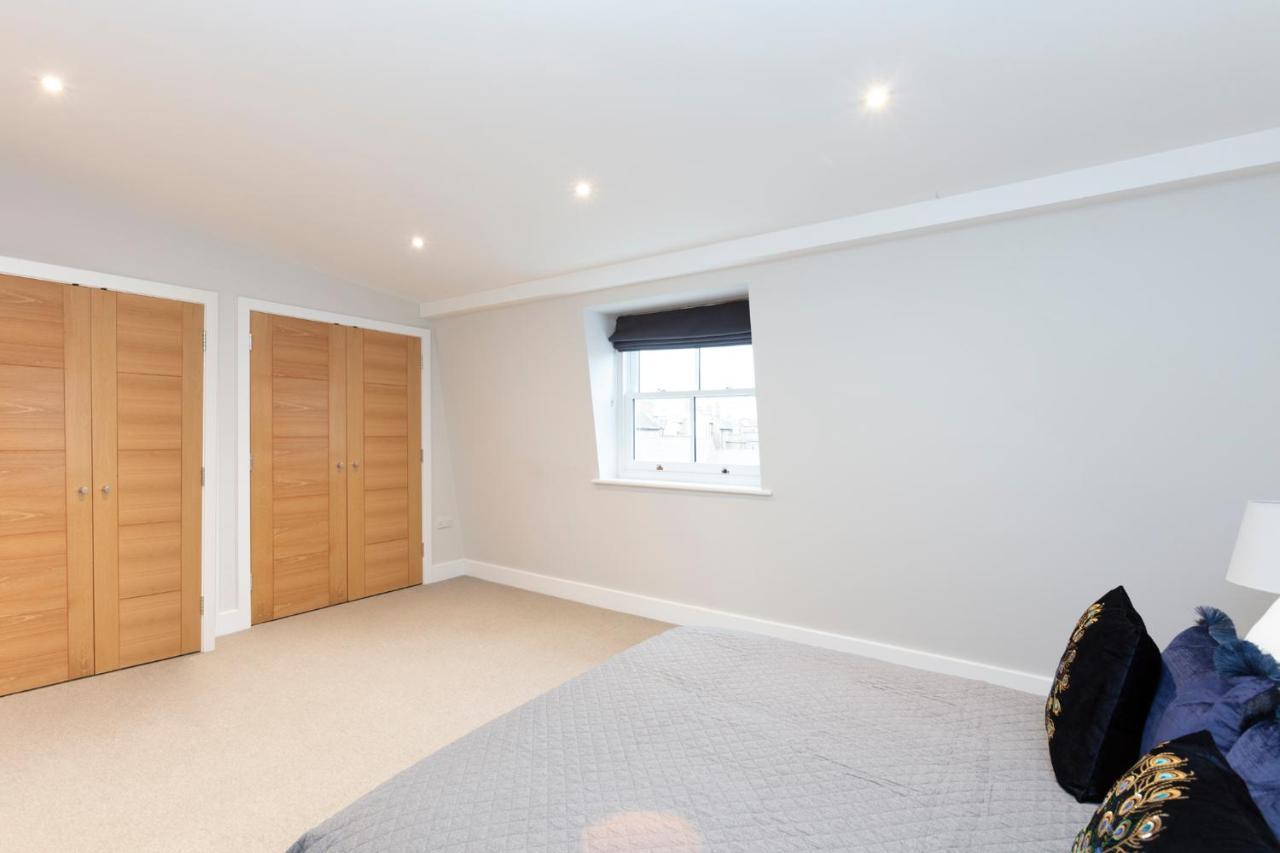 Holiday home Stunning Town House With Parking Windsor