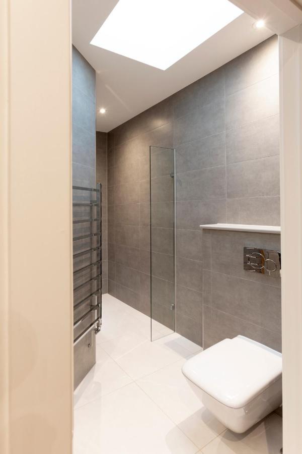 Stunning Town House With Parking Holiday home *
