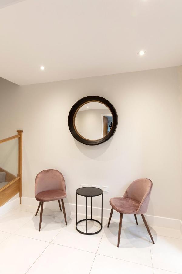 Stunning Town House With Parking * Windsor