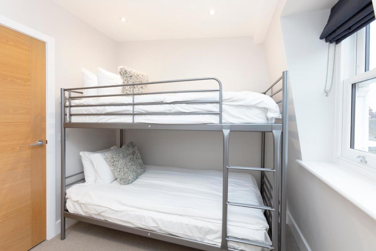Stunning Town House With Parking Holiday home Windsor