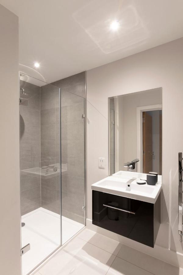 Stunning Town House With Parking Holiday home *