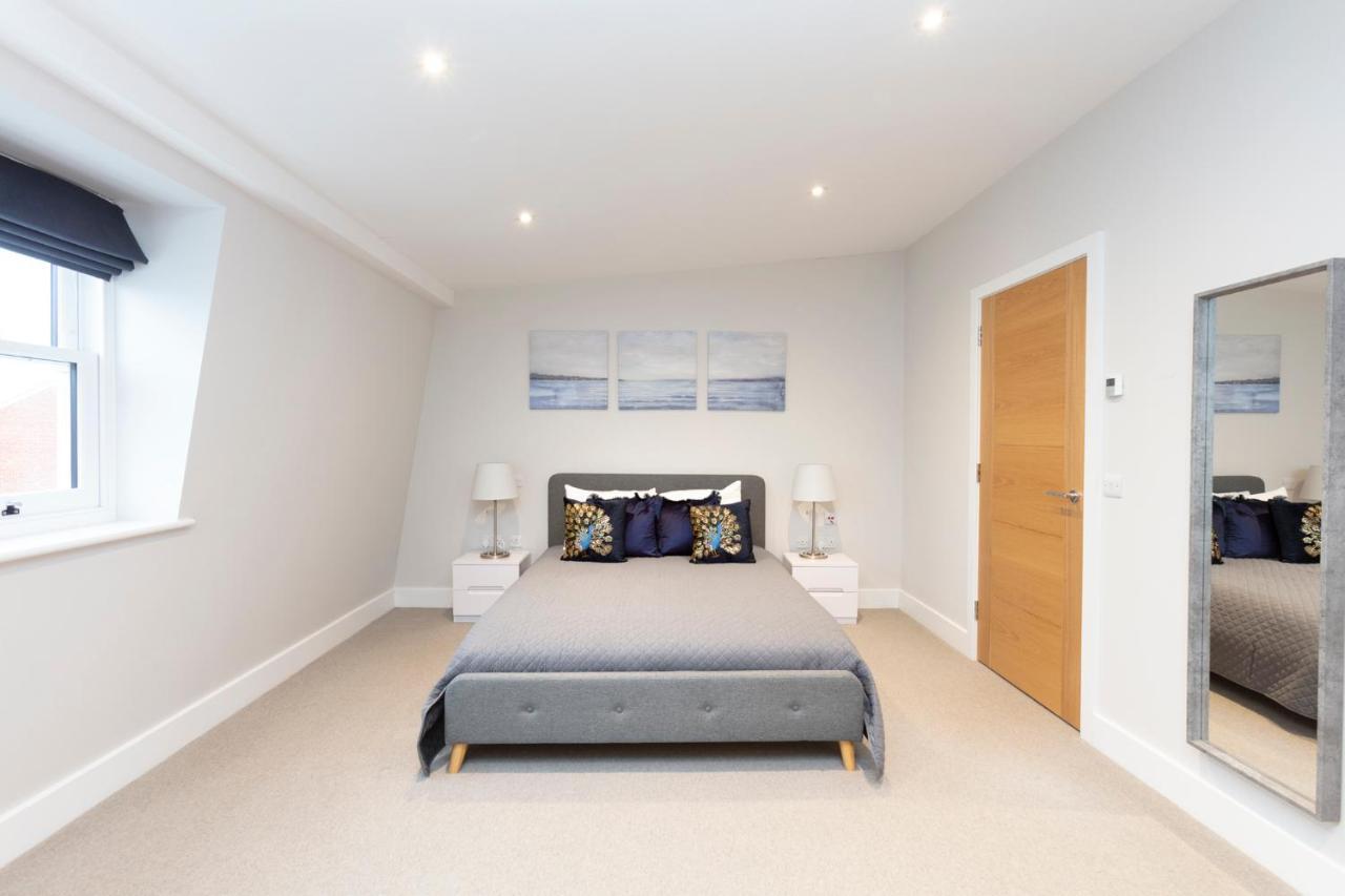 Stunning Town House With Parking Windsor